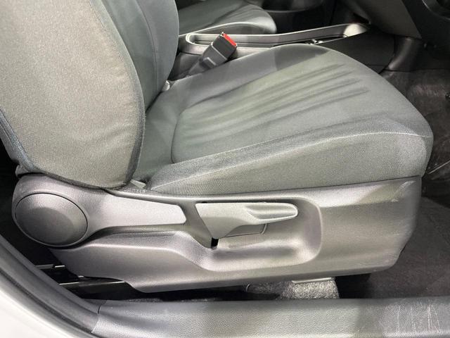 アクア Ｘ　純正ナビ　バックカメラ　衝突被害軽減システム　レーダークルーズ　禁煙車　ドラレコ　コーナーセンサー　スマートキー　ＬＥＤヘッド　ビルトインＥＴＣ　オートハイビーム　車線逸脱警報　オートライト（33枚目）