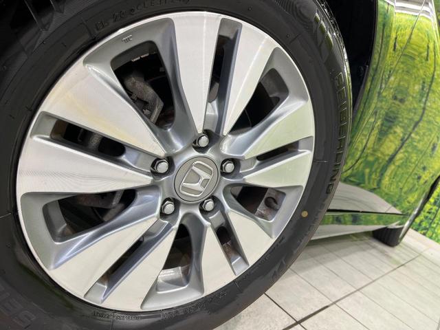 ステップワゴンスパーダ Ｓ　４ＷＤ　両側電動ドア　純正ＳＤナビ　バックカメラ　ＨＩＤヘッド　純正１６インチアルミ　オートエアコン　ＣＤ　ＤＶＤ再生　地デジ（14枚目）