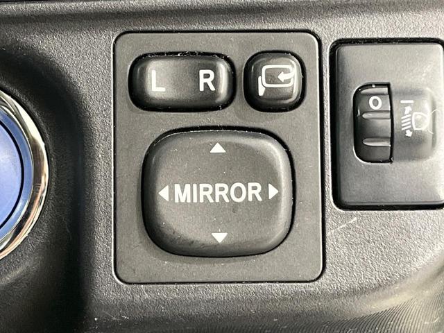 �y�d���i�[�~���[�z�T�C�h�~���[�͓d���i�[���ƂȂ��Ă���A�������ԏ�ł��L�Y�������X�N��}�����܂��B