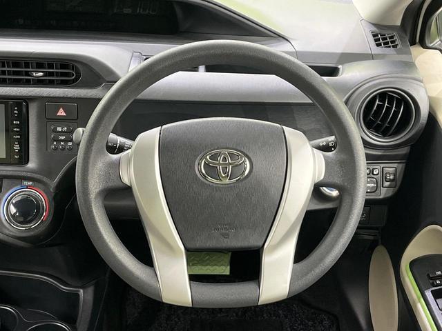 �C���e���A�ɍ��킹���f�U�C���̃X�e�A�����O�́A�^�]�������̂��Ƃ��l���A�^�]���₷���`��A�傫���ł��B�����x�A���ۂɐG���Ă��m���߂��������B