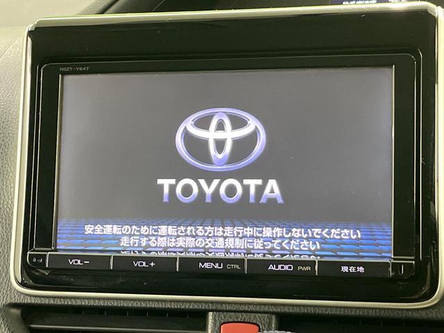 ヴォクシー ＺＳ　両側電動ドア　純正９インチナビ　後席モニター　バックカメラ　禁煙車　スマートキー　ＬＥＤヘッド　ビルトインＥＴＣ　純正１６インチアルミ　オートライト　デュアルエアコン　Ｂｌｕｅｔｏｏｔｈ（3枚目）