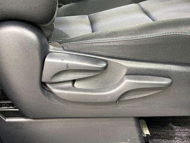 ヴォクシー ＺＳ　両側電動ドア　純正９インチナビ　後席モニター　バックカメラ　禁煙車　スマートキー　ＬＥＤヘッド　ビルトインＥＴＣ　純正１６インチアルミ　オートライト　デュアルエアコン　Ｂｌｕｅｔｏｏｔｈ（44枚目）