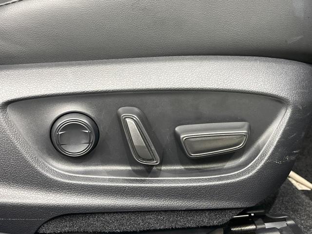 プリウス Ｚ　１２．３インチディスプレイオーディオ　ガラスルーフ　全周囲カメラ　衝突軽減装置　レーダークルーズ　禁煙車　電動リアゲート　前席シートヒーター　パワーシート　コーナーセンサー　ＬＥＤヘッド　ＥＴＣ２．０（23枚目）