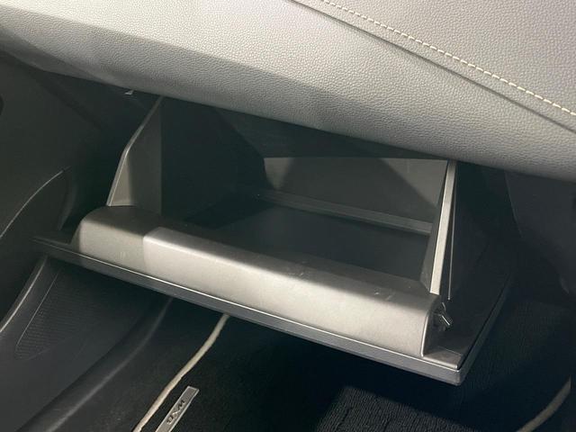 カローラツーリング ハイブリッド　ダブルバイビー　セーフティセンス　純正ナビ機能付き１０．５インチディスプレイオーディオ　Ｂｌｕｅｔｏｏｔｈ再生　バックカメラ　フルセグＴＶ　ＥＴＣ　シートヒーター　ＬＥＤヘッドライト　フロントフォグ　禁煙車（57枚目）