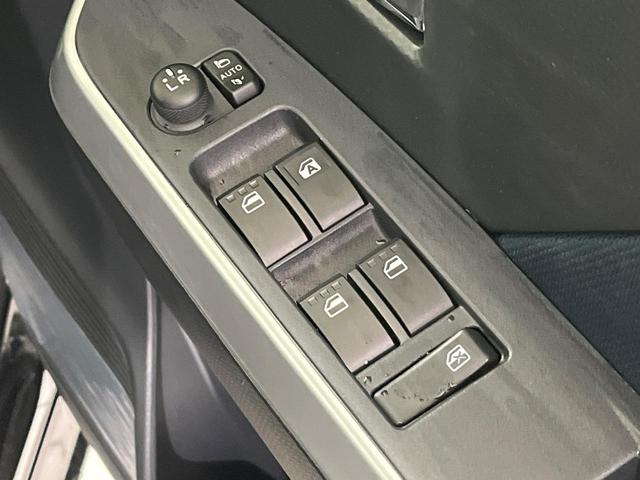 ルーミー カスタムＧ　４ＷＤ　スマートアシスト　両側パワースライドドア　ナビ　Ｂｌｕｅｔｏｏｔｈ再生　バックカメラ　フルセグＴＶ　ＥＴＣ　ＬＥＤヘッドライト　フロントフォグ　禁煙車　オートエアコン　純正１５インチＡＷ（40枚目）