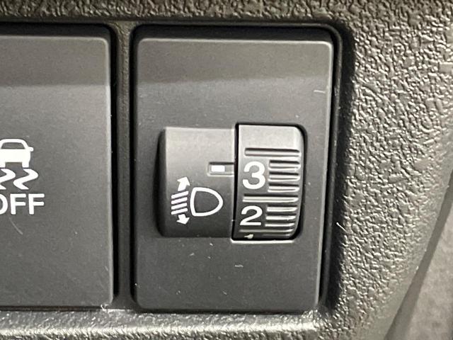 Ｎ－ＢＯＸカスタム ベースグレード　両側パワースライドドア　ホンダセンシング　純正８インチナビ　Ｂｌｕｅｔｏｏｔｈ再生　ドライブレコーダー　バックカメラ　フルセグＴＶ　ＥＴＣ　禁煙車　アダプティブクルーズ　ＬＥＦＤヘッド　フロントフォグ（24枚目）