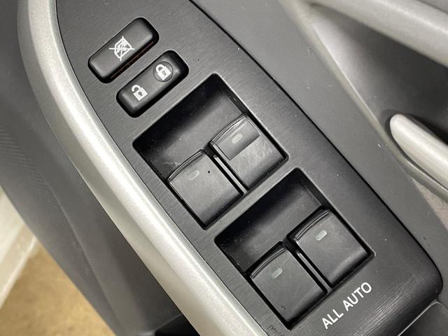 プリウス Ｓ　ＳＤナビ　Ｂｌｕｅｔｏｏｔｈ再生　フルセグＴＶ　ＥＴＣ　バックカメラ　フロントフォグ　ＨＩＤヘッドライト　スマートキー　禁煙車　ドアバイザー　電動格納ミラー　オートエアコン　プライバシーガラス（22枚目）