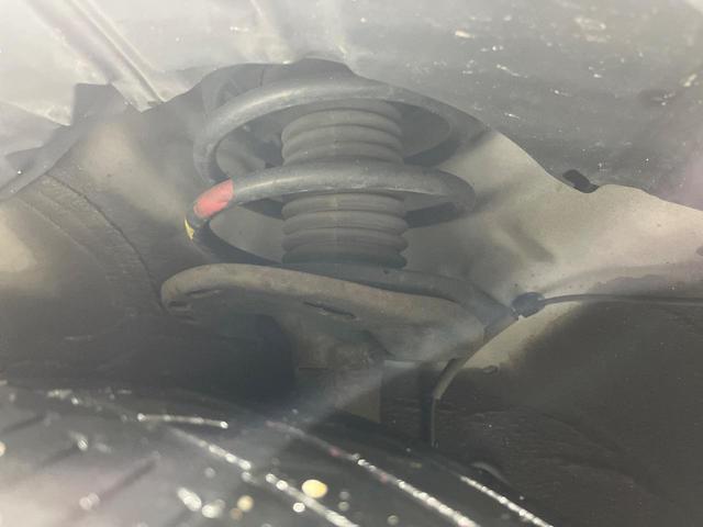 プリウス Ｓ　ＳＤナビ　Ｂｌｕｅｔｏｏｔｈ再生　フルセグＴＶ　ＥＴＣ　バックカメラ　フロントフォグ　ＨＩＤヘッドライト　スマートキー　禁煙車　ドアバイザー　電動格納ミラー　オートエアコン　プライバシーガラス（36枚目）