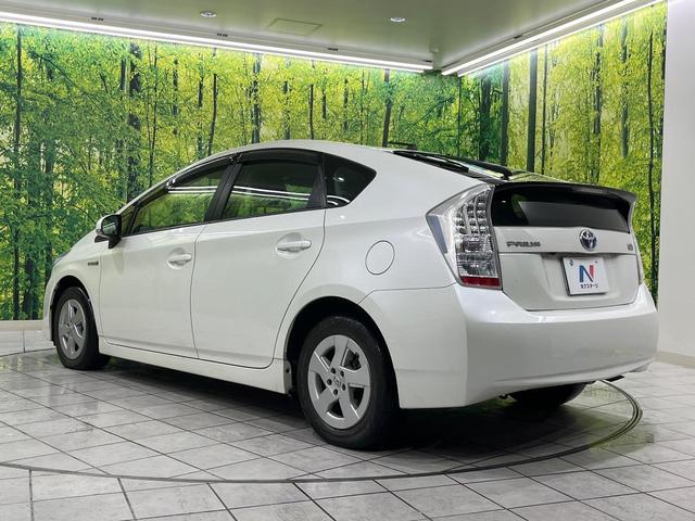 プリウス Ｓ　ＳＤナビ　Ｂｌｕｅｔｏｏｔｈ再生　フルセグＴＶ　ＥＴＣ　バックカメラ　フロントフォグ　ＨＩＤヘッドライト　スマートキー　禁煙車　ドアバイザー　電動格納ミラー　オートエアコン　プライバシーガラス（41枚目）