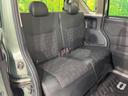 後部座席も気になるようなキズ・汚れやへたり等、大きなダメージはなく、良好な状態です。