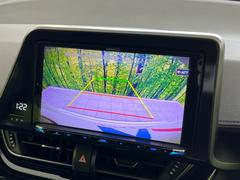 【バックカメラ】駐車時に後方がリアルタイム映像で確認できます。大型商業施設や立体駐車場での駐車時や、夜間のバック時に大活躍！運転スキルに関わらず、今や必須となった装備のひとつです！ 6