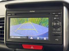 【バックカメラ】駐車時に後方がリアルタイム映像で確認できます。大型商業施設や立体駐車場での駐車時や、夜間のバック時に大活躍！運転スキルに関わらず、今や必須となった装備のひとつです！ 4