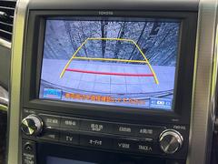 【バックカメラ】駐車時に後方がリアルタイム映像で確認できます。大型商業施設や立体駐車場での駐車時や、夜間のバック時に大活躍！運転スキルに関わらず、今や必須となった装備のひとつです！ 6