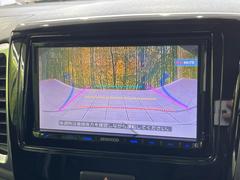 【バックカメラ】駐車時に後方がリアルタイム映像で確認できます。大型商業施設や立体駐車場での駐車時や、夜間のバック時に大活躍！運転スキルに関わらず、今や必須となった装備のひとつです！ 6