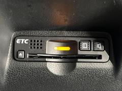 【ＥＴＣ】高速道路の料金所をストレスなく通過！話題のスポットやサービスエリアに多い「スマートIntercooler」利用時は必須のアイテムです。当店でセットアップを実施、ご納車当日からすぐにご利用いただけます！ 4