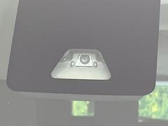 【スマートアシスト】走行中に前方の車両等を認識し、衝突しそうな時は警報とブレーキで衝突回避と被害軽減をアシスト。より安全にドライブをお楽しみいただけます。 5
