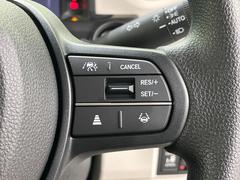 �ڥ����ץƥ��֥��롼������ȥ�����۹�®ƻϩ�Ǥ�Ĺ��Υ���Ԥ��ڤˡ�����ư��®�٤��ݤĥ��롼������ȥ����뤬�����ͷڸ������ƥ��Ϣ�Ȥ��������μ�ξ���Τ��Ƽִ֤��ݤĤ褦��®��Ĵ�ᤷ�Ƥ���ޤ����� 5