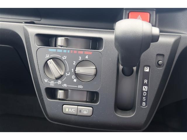 【マニュアルエアコン】温度・風量・吹き出し口などレバーやダイヤルにてお好みに調整します。