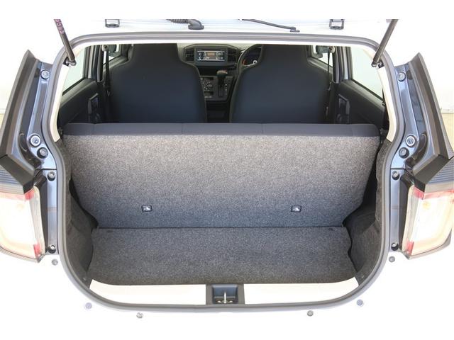 【トランクルーム】後部座席は可倒式です。荷室は趣味やお仕事に利用の幅は広がります。子育てママにはベビーカー、大きな買い物エコバックも入って便利です♪