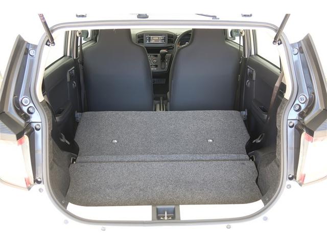 【トランクルーム】後部座席は可倒式です。荷室は趣味やお仕事に利用の幅は広がります。子育てママにはベビーカー、大きな買い物エコバックも入って便利です♪