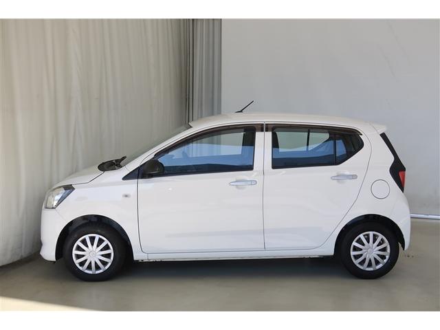 【まるまるクリーニング】外装工程では、ボディの汚れや鉄粉を洗浄し、磨き上げコーティング。タイヤ・ホイール・エンジンルームまで、しっかり洗浄・艶出しいたします。