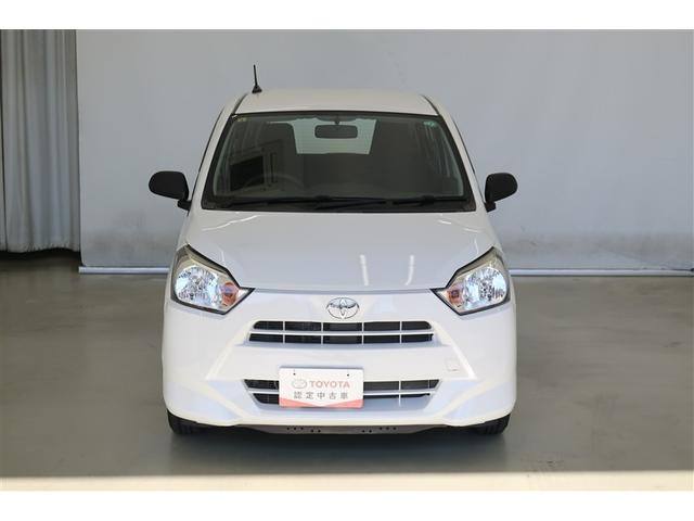 【まるまるクリーニング】外装工程では、ボディの汚れや鉄粉を洗浄し、磨き上げコーティング。タイヤ・ホイール・エンジンルームまで、しっかり洗浄・艶出しいたします。