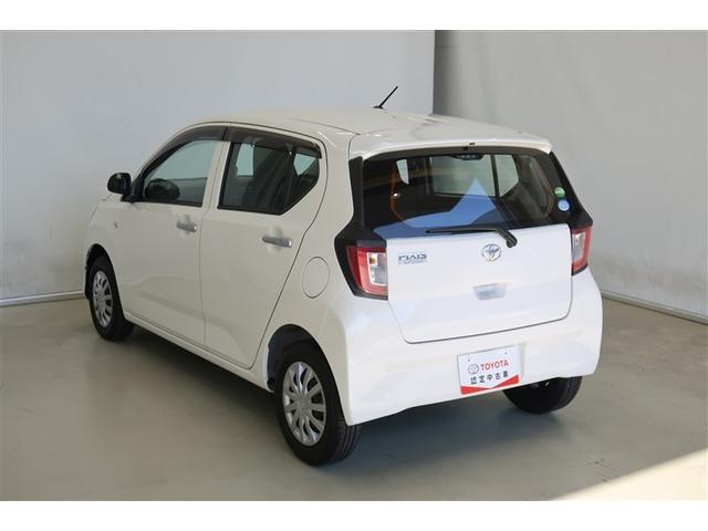 【まるまるクリーニング】外装工程では、ボディの汚れや鉄粉を洗浄し、磨き上げコーティング。タイヤ・ホイール・エンジンルームまで、しっかり洗浄・艶出しいたします。