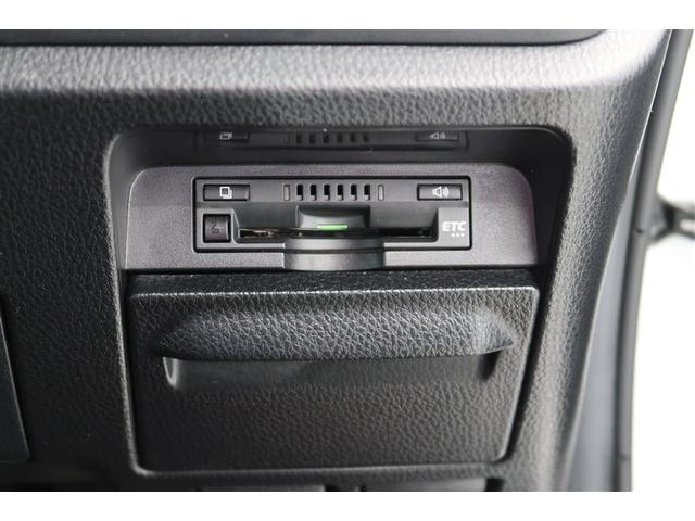 ノア ハイブリッドＳｉ　ダブルバイビーＩＩＩ　フルセグ　メモリーナビ　ＤＶＤ再生　後席モニター　バックカメラ　衝突被害軽減システム　ＥＴＣ　両側電動スライド　ＬＥＤヘッドランプ　乗車定員７人　３列シート（8枚目）