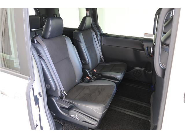 ノア ハイブリッドＳｉ　ダブルバイビーＩＩＩ　フルセグ　メモリーナビ　ＤＶＤ再生　後席モニター　バックカメラ　衝突被害軽減システム　ＥＴＣ　両側電動スライド　ＬＥＤヘッドランプ　乗車定員７人　３列シート（27枚目）