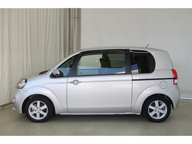 【まるまるクリーニング】外装工程では、ボディの汚れや鉄粉を洗浄し、磨き上げコーティング。タイヤ・ホイール・エンジンルームまで、しっかり洗浄・艶出しいたします。