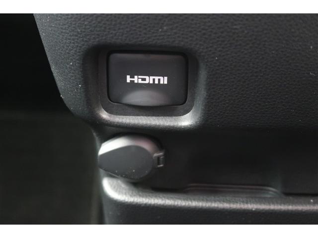 ヴォクシー Ｓ－Ｚ　４ＷＤ　フルセグ　メモリーナビ　ＤＶＤ再生　バックカメラ　衝突被害軽減システム　ＥＴＣ　両側電動スライド　ＬＥＤヘッドランプ　乗車定員７人　３列シート（17枚目）