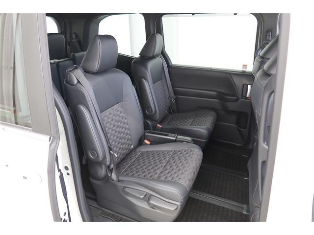 ヴォクシー Ｓ－Ｚ　４ＷＤ　フルセグ　メモリーナビ　ＤＶＤ再生　バックカメラ　衝突被害軽減システム　ＥＴＣ　両側電動スライド　ＬＥＤヘッドランプ　乗車定員７人　３列シート（27枚目）