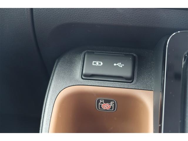 シエンタ ハイブリッドＺ　４ＷＤ　フルセグ　メモリーナビ　バックカメラ　衝突被害軽減システム　ＥＴＣ　ドラレコ　両側電動スライド　ＬＥＤヘッドランプ　ウオークスルー　乗車定員７人　３列シート（16枚目）