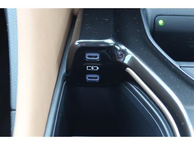 クラウンスポーツ Ｚ　革シート　サンルーフ　４ＷＤ　フルセグ　メモリーナビ　バックカメラ　衝突被害軽減システム　ＥＴＣ　ドラレコ　ＬＥＤヘッドランプ（16枚目）