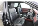 【運転席&助手席】シートは黒を基調にした高級感のあるデザインです。運転席はゆったり、視界も広くて運転しやすいですよ♪