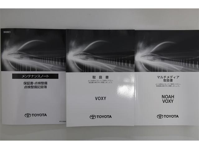 ヴォクシー ハイブリッドＳ－Ｚ　４ＷＤ　フルセグ　メモリーナビ　ＤＶＤ再生　後席モニター　バックカメラ　衝突被害軽減システム　ＥＴＣ　ドラレコ　両側電動スライド　ＬＥＤヘッドランプ　乗車定員７人　３列シート（32枚目）