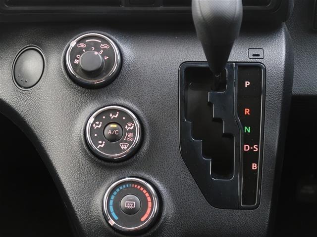 シエンタ Ｘ　フルセグＴＶ　メモリーナビゲーション　ＣＤ／ＤＶＤ再生　バックモニター　ＥＴＣ　電動スライドドア　ＬＥＤヘッドランプ　ウオークスルー　乗車定員７人　３列シート　アイドリングストップ　マニュアルエアコン（12枚目）