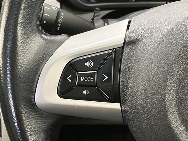 【ステアリングスイッチ】対応するナビなら手元でオーディオの音量調整やソース切り替えができる安全機能です！運転中でも簡単に操作できるのでとても便利です♪