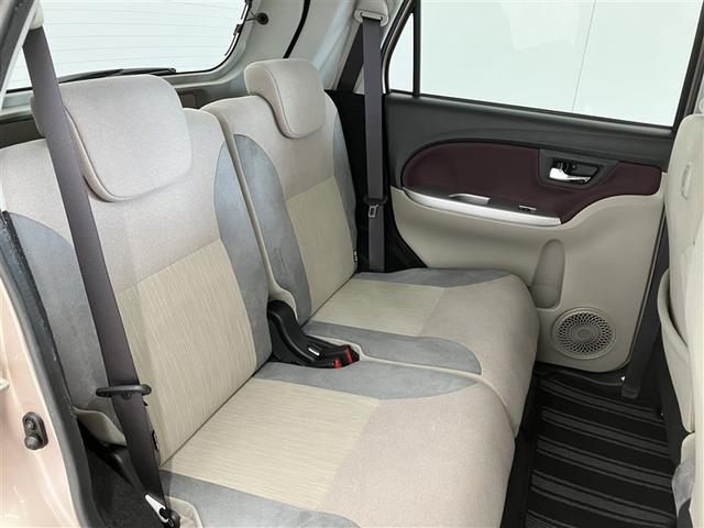 【後部座席】乗り心地良好です♪もちろんクリーニング済みですので清潔感があり気持ち良く乗っていただけます。