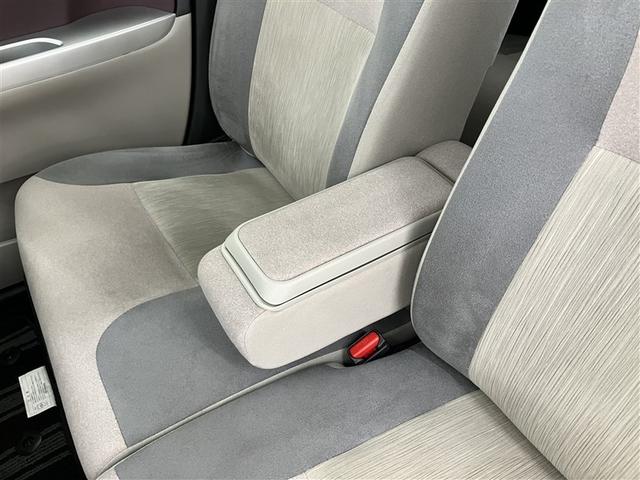 【ベンチシート】広々とした運転席＆助手席です。もちろんクリーニング済みですので清潔感があり気持ち良く乗っていただけます。