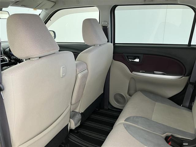 【後部座席】乗り心地良好です♪もちろんクリーニング済みですので清潔感があり気持ち良く乗っていただけます。