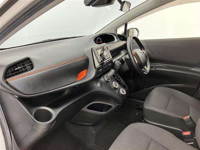 シエンタ Ｘ　衝突被害軽減システム　ドラレコ　電動スライドドア　ウオークスルー　乗車定員７人　３列シート　アイドリングストップ（5枚目）