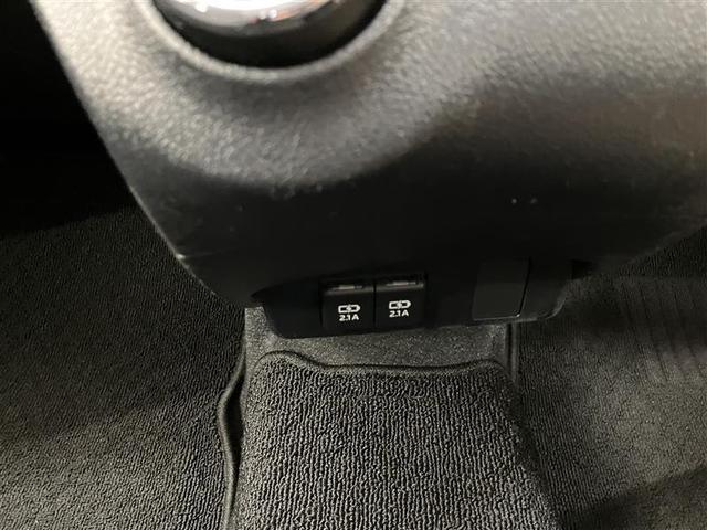 シエンタ Ｘ　衝突被害軽減システム　ドラレコ　電動スライドドア　ウオークスルー　乗車定員７人　３列シート　アイドリングストップ（10枚目）