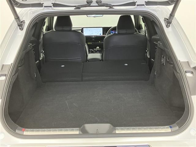 クラウンスポーツ Ｚ　革シート　４ＷＤ　フルセグ　メモリーナビ　バックカメラ　衝突被害軽減システム　ＥＴＣ　ドラレコ　ＬＥＤヘッドランプ（32枚目）