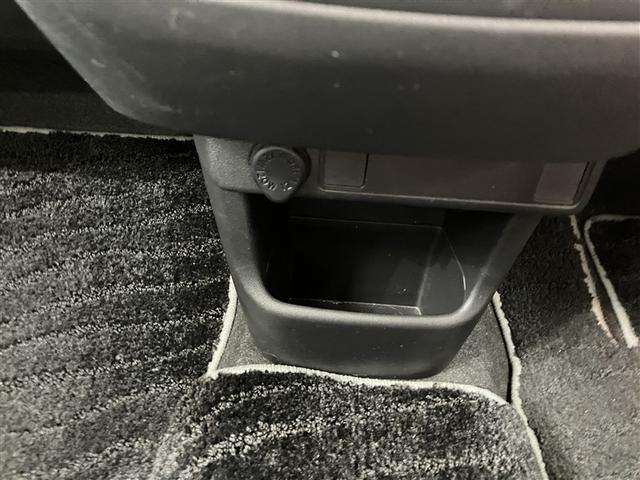 【アクセサリーソケット】１２Ｖのカー用品等の電源供給が可能です。