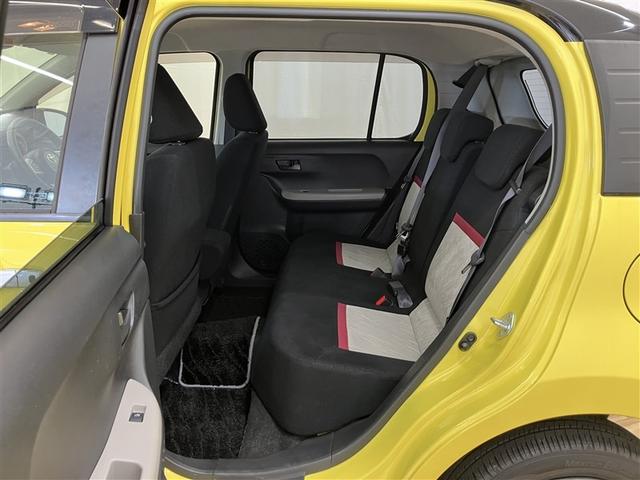 【後部座席】乗り心地良好です♪もちろんクリーニング済みですので清潔感があり気持ち良く乗っていただけます。