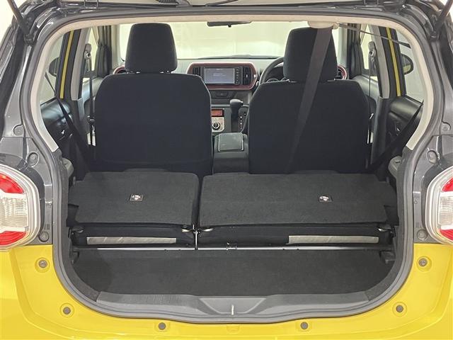 【トランクルーム】後部座席は６：４分割で可倒式ですので、荷室を広げ、趣味の道具もたくさん入りますし、ベビーカー、大きな買い物エコバックも入って便利です♪
