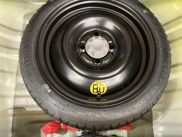 【スペアタイヤ】パンク修理キット搭載車が増えていますが、スペアタイヤがあればパンク修理ができない状態でも付替えて走行可能です♪