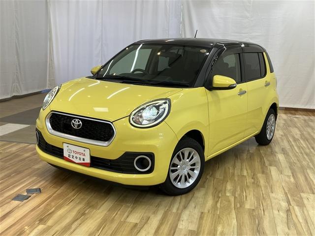 【まるまるクリーニング】外装工程では、ボディの汚れや鉄粉を洗浄し、磨き上げコーティング。タイヤ・ホイール・エンジンルームまで、しっかり洗浄・艶出しいたします。