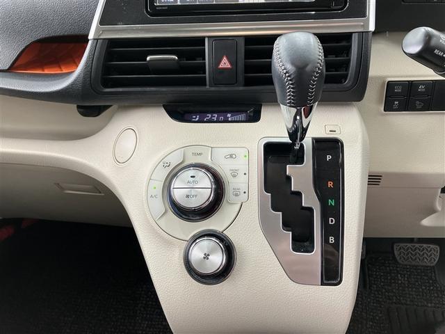 シエンタ ハイブリッドＧ　フルセグ　メモリーナビ　ＤＶＤ再生　バックカメラ　ＥＴＣ　ドラレコ　両側電動スライド　ＬＥＤヘッドランプ　ウオークスルー　乗車定員６人　３列シート（10枚目）